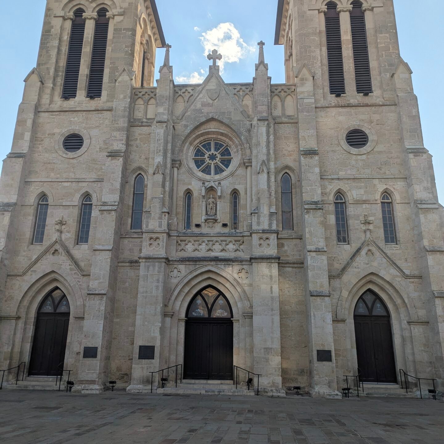 ⛪ La Iglesia : ¿controladora o protectora de la libertad?